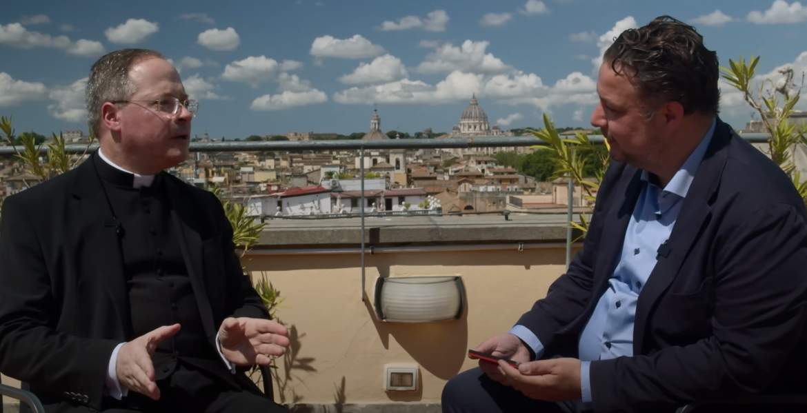 „Von Mensch zu Mensch“ – Priesterausbildungshilfe e. V. betrachtet in spannendem Videoformat aktuelle Themen der Kirche