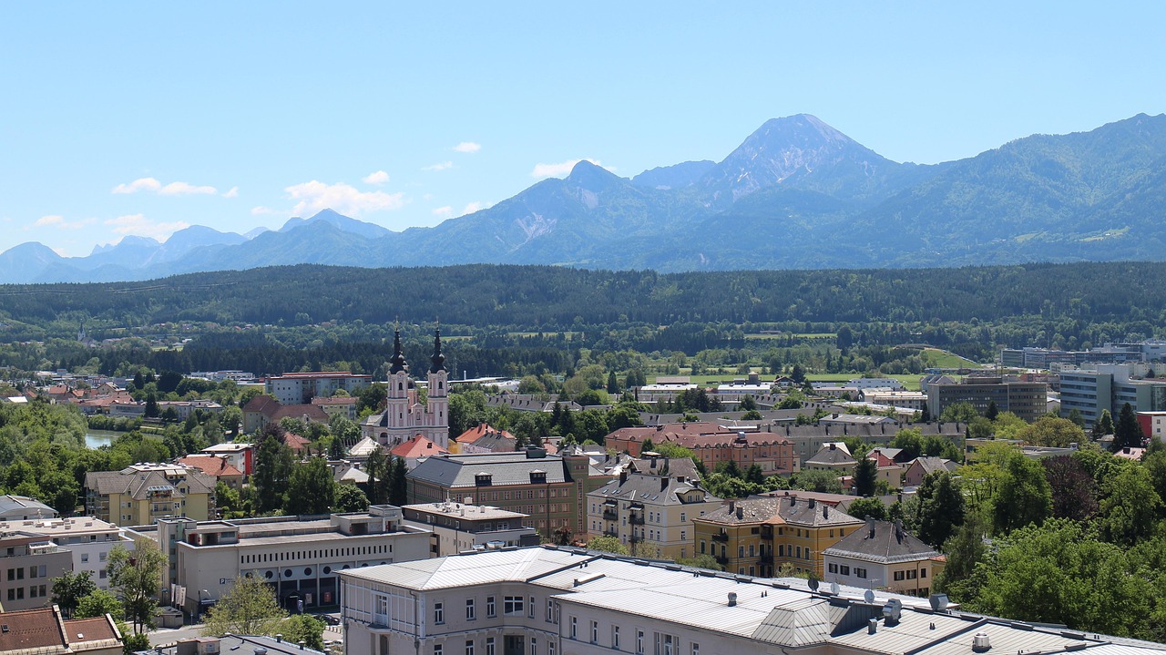Fasteninstallation in Villacher Stadtkirche sorgt für heftige Kritik