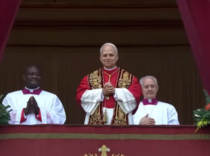 Papst Leo XIV. ruft bei seinem ersten „Urbi et Orbi“ zu weltweitem Frieden auf